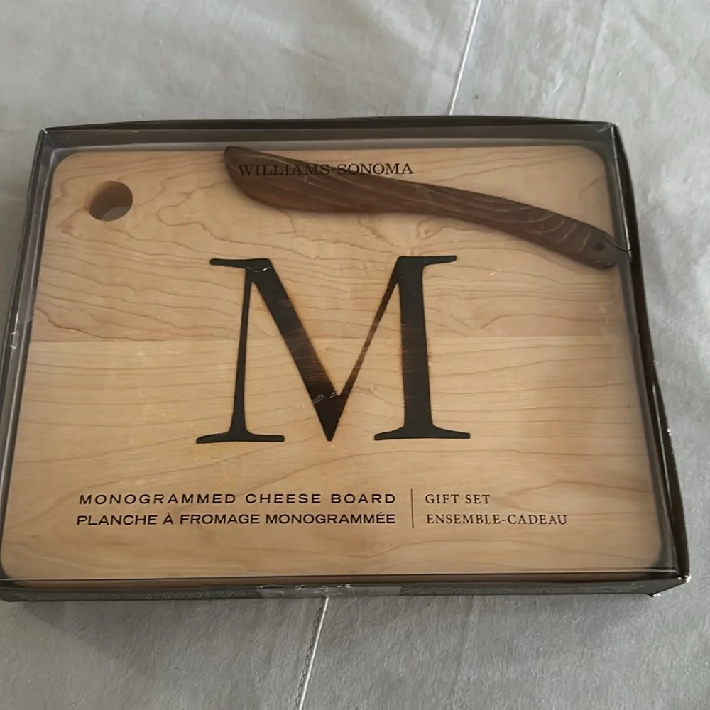 Williams Sonoma - “M” Monogrammed Cheeseboard - Gift Set